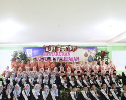 Mengakhiri Tahun Ajaran 2024/2025, SD IT Dinamika Umat, melepas 47 Murid kelas VI angkatan ke-13, Sabtu, (21/6/2025).